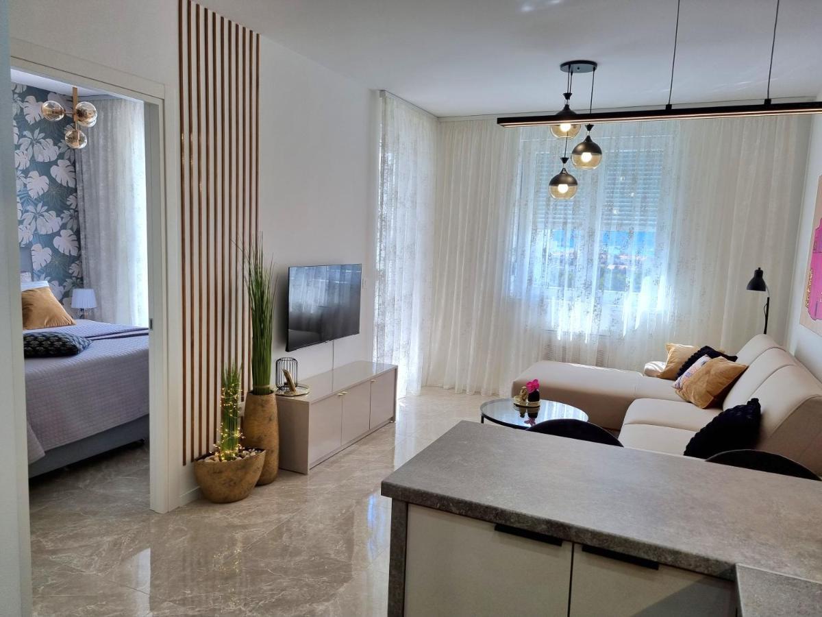 Apartment "50 Shades" With Balcony And Free Parking In The Garage Задар Екстериор снимка