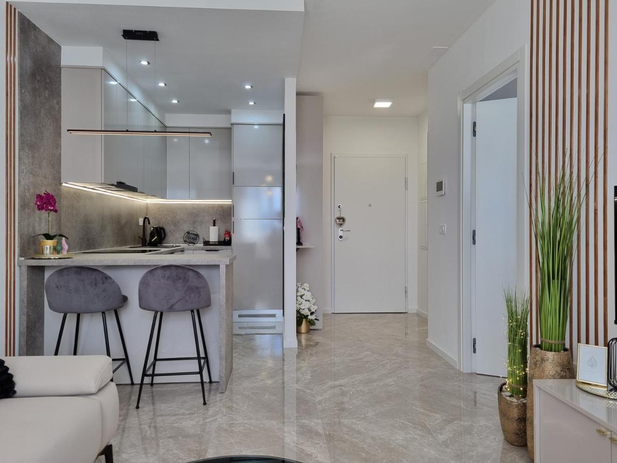 Apartment "50 Shades" With Balcony And Free Parking In The Garage Задар Екстериор снимка