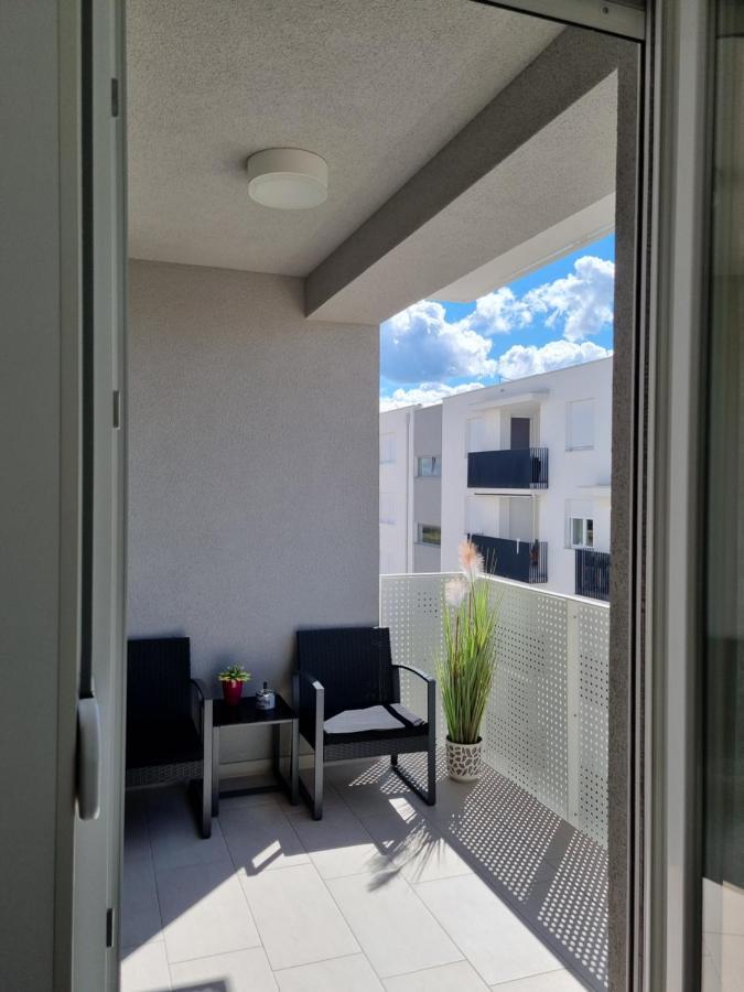 Apartment "50 Shades" With Balcony And Free Parking In The Garage Задар Екстериор снимка